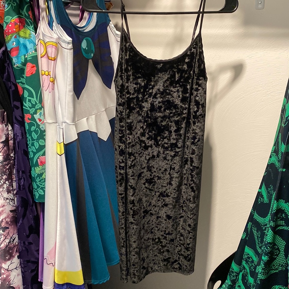 Victoria’s Secret Slip Dress XS/S ( but fits more medium imo). Crushed velvet